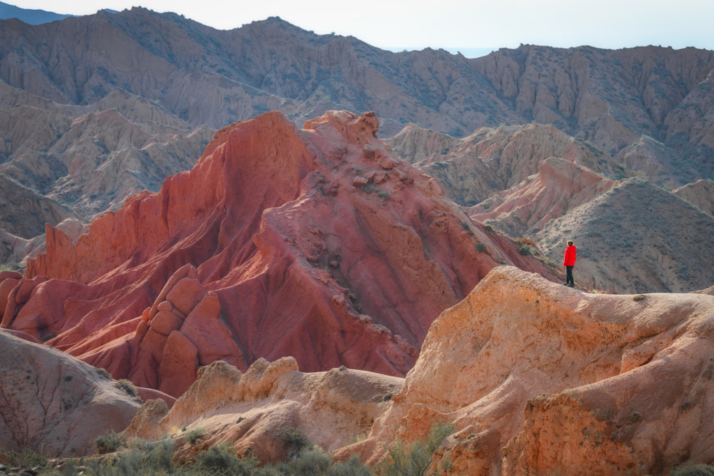 красные глиняные горы каньона Сказка