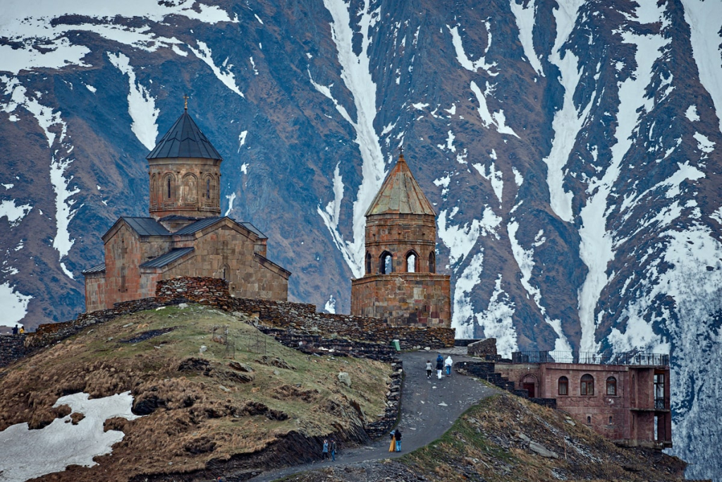 монастырь в Казбеги