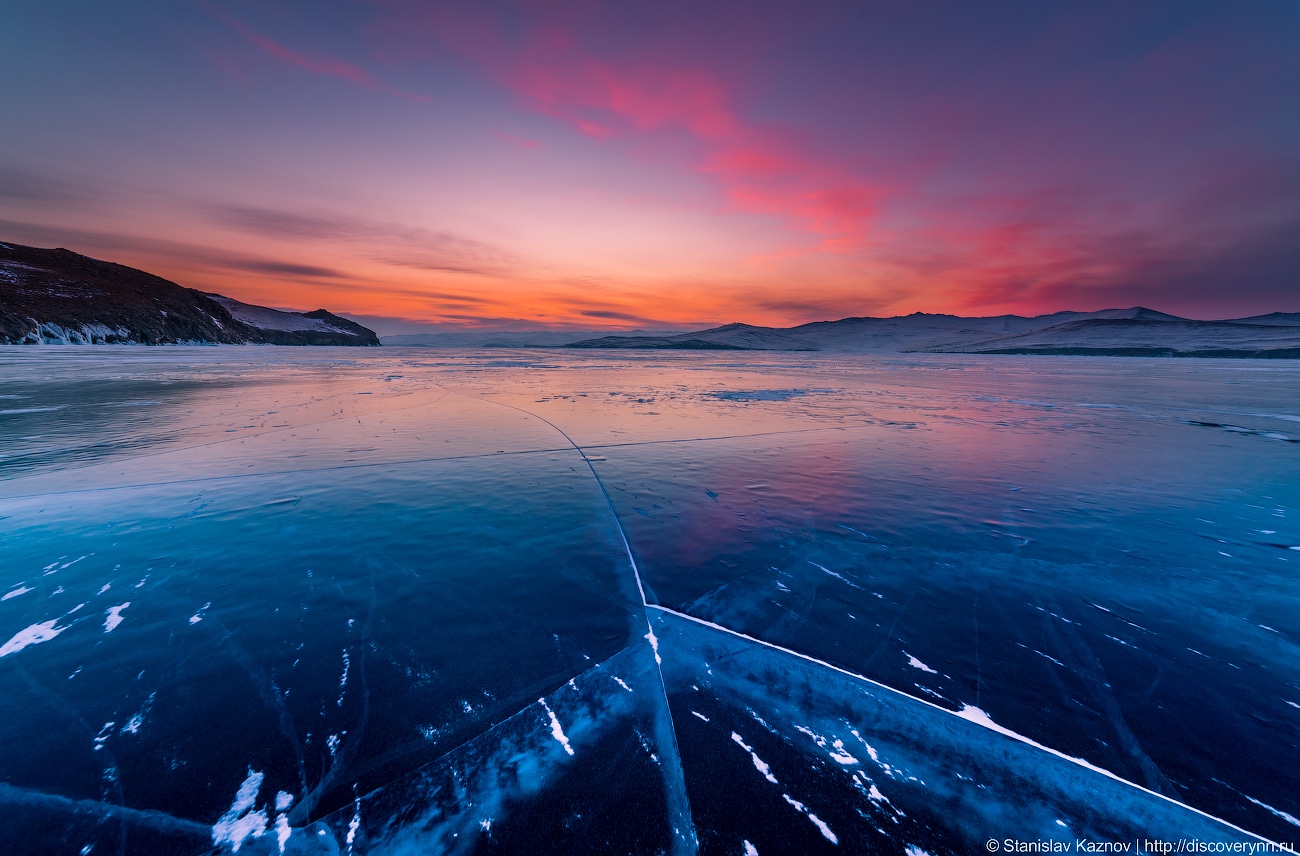 рассвет у острова Огой на Байкале зимой