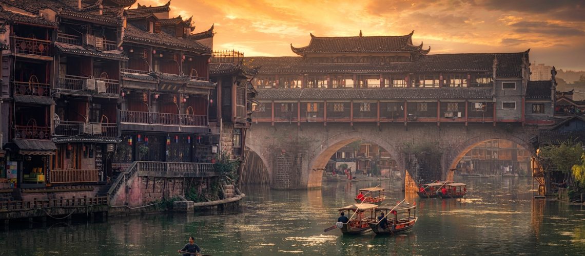 Фэнхуан — китайская Венеция на берегах реки Тоцзян