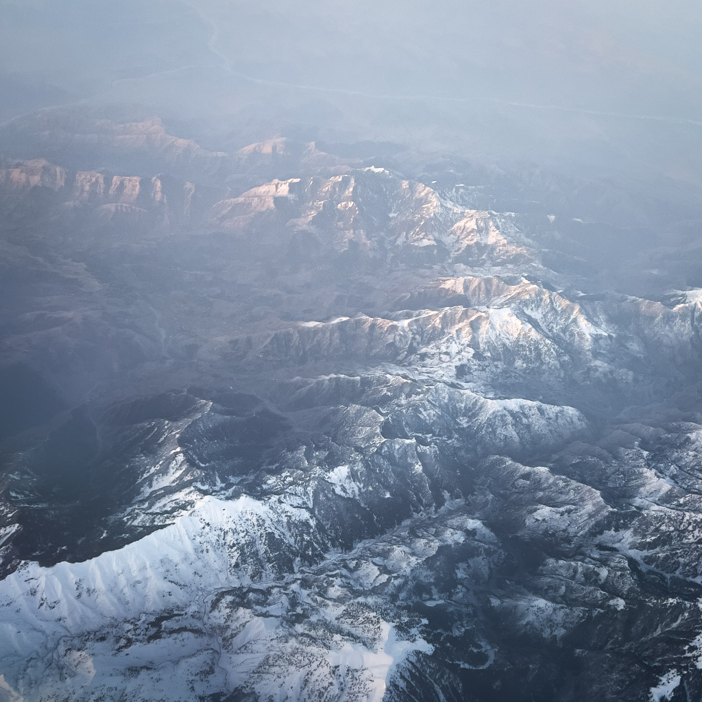 Вид на горы Афганистана с самолета