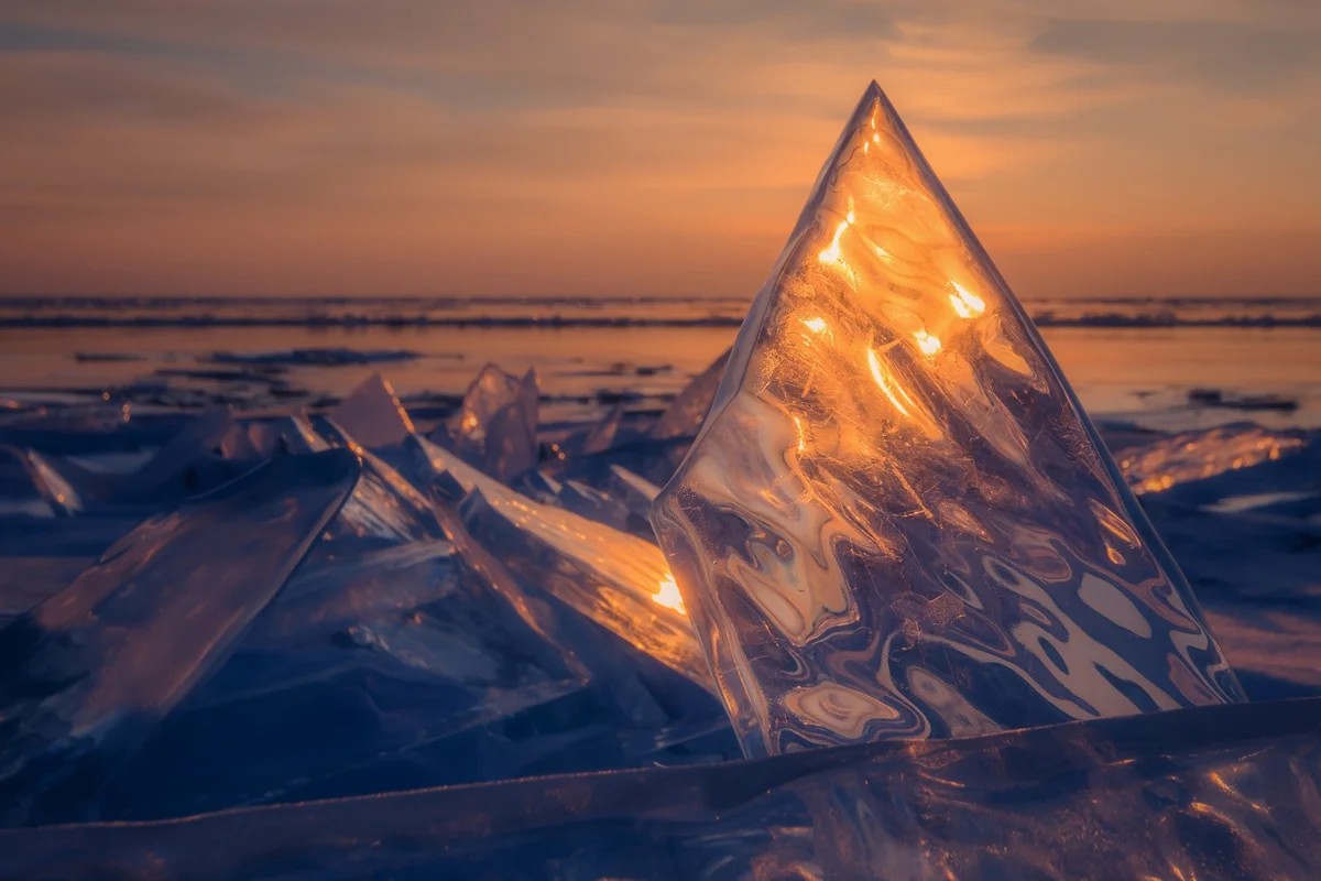 Байкальский лед на закате